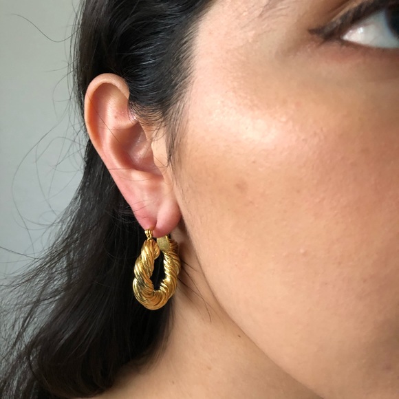 CHURRO TWIST Hoop Earrings in Miel/Gold 🥖 - Picture 3 of 3
